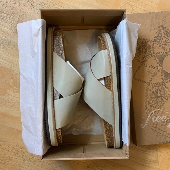 NIB FREE PEOPLE Sidelines Footbed Sandals Dove Grey - Picture 10 of 16